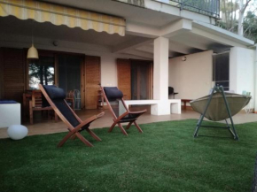 Villetta con terrazzo e giardino vista mare